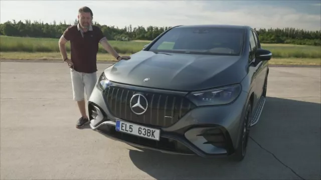 Mercedes-AMG EQE pod kapotou ukrývá něco jiného než motor. A z boku má podivný šuplík