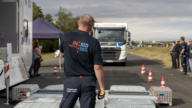 Největší problém jsou Rumuni a přetížené kamiony. Inspektoři už zkontrolovali přes 10 tisíc vozidel