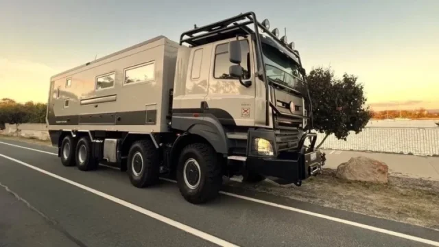 Osmikolová Tatra v provedení luxusní vily je snem každého dobrodruha. Může být i dvoupatrová