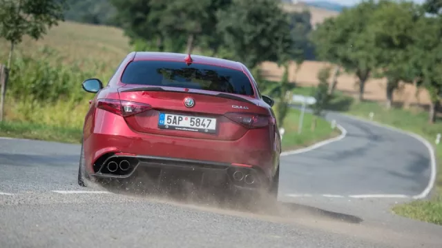 Rozum místo vášně? Alfa Romeo Giulia má dostat 350 hybridních koní