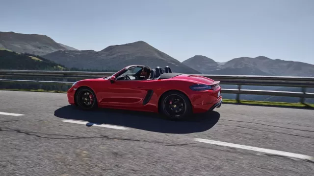 Porsche odhalilo modely 718 GTS. Přiostřený Boxster i Cayman