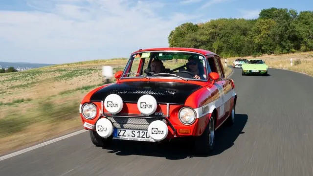 Dva dny v peci. Přes 500 kilometrů za volantem rallyové Škody 120 S přineslo v úmorném vedru ryzí emoce