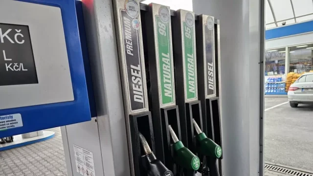 Na drahé pohonné hmoty lze vyzrát našimi sedmi tipy, které sníží spotřebu až o 20 procent