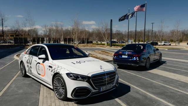 Komentář: Kvůli americkým zákonům namířeným proti Číně reálně hrozí Mercedesu zákaz prodeje v USA
