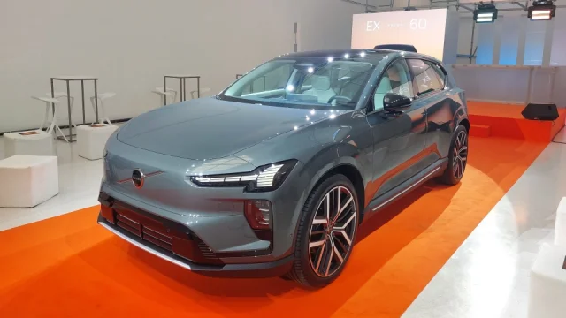 Volvo EX60 naživo v Praze: Má úplně novou platformu vyvinutou v Evropě a dodavatele i z Česka