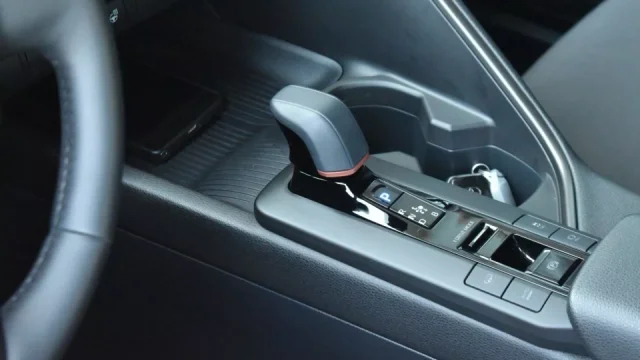 Podceňovaná technologie dnes dobývá automobilový trh. Objevuje se u téměř všech automobilek