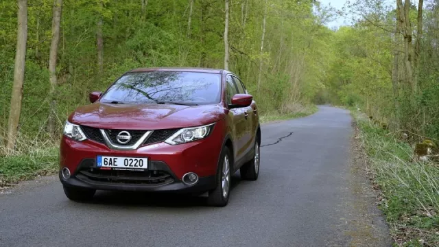 Ojetý Nissan Qashqai je tak trochu zbytečné SUV. Majiteli ale může dobře sloužit