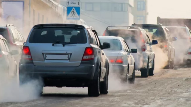 Nejsilnější evropská strana chce zrušit zákaz prodeje spalovacích motorů