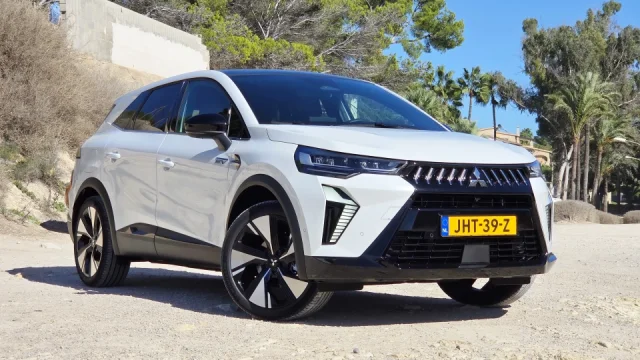 Má klasické jméno, ale moderní styl i hybridní techniku. Řídili jsme nové Mitsubishi Grandis