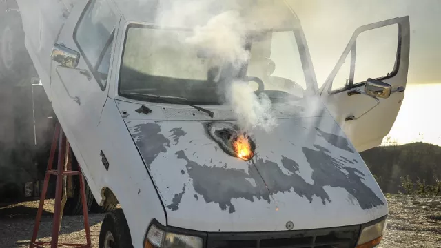 Laser zničí motor auta na kilometr daleko