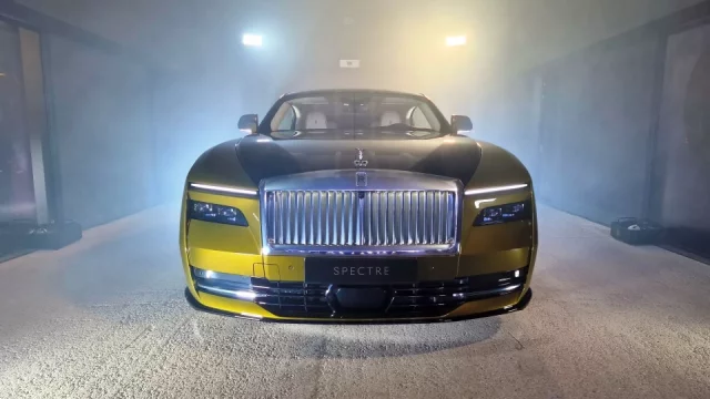 Doba se mění. Elektrický Rolls-Royce Spectre je nyní nejúspěšnějším vozem značky v Evropě