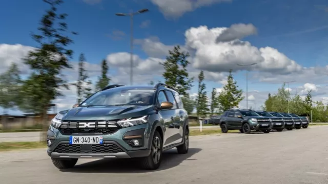 Dacia Jogger dostala hybridní motor s výkonem 140 koní. Na poměry rumunské značky jezdí jako drak