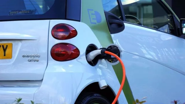 Pomohou Ukrajině elektromobily? Někteří provozovatelé už nabízí i dobíjení zdarma