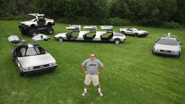DeLorean jako šestidveřové limo nebo monster truck