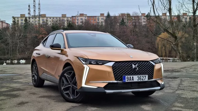 František otestoval luxusní DS 4. A rovnou v hybridní verzi do zásuvky