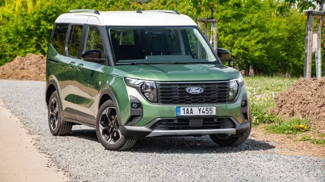 Test: Ford Tourneo Courier Active je sympatická, leč pouze tříválcová hranatost