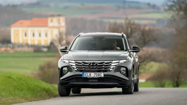 Hyundai Tucson se stal nejlevnějším rodinným SUV do zásuvky. Ceny zná už také elektromobil Ioniq 5