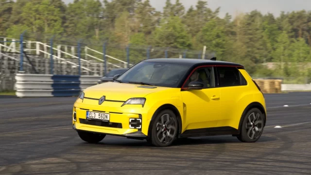 Renault 5 je nejúspornější auto, které jsme zatím testovali. Reálně jezdí za 13,5 kWh/100 km