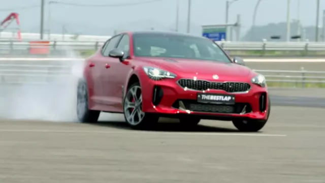 Nová Kia Stinger dobře zní a umí i driftovat