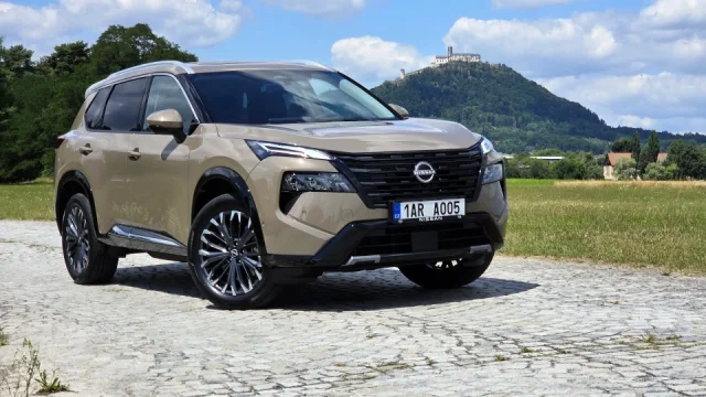 Nový Nissan X-Trail je v Česku. Už umí pracovat s Googlem a pořád se vejde pod milion