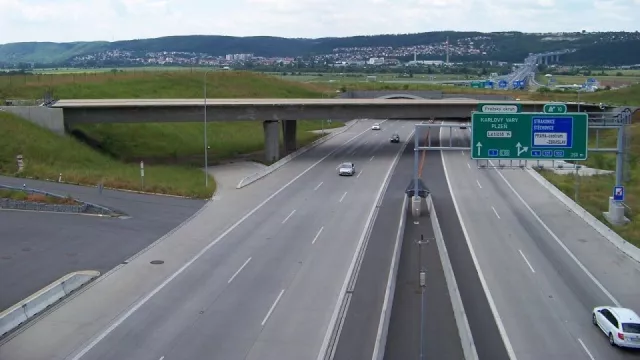 Na pražském okruhu se chystá nové měření rychlosti. Zvládne rozpoznat osobní a nákladní auto