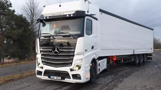 Natáčení finálového kola soutěže s tahačem Mercedes Actros se odkládá. Soutěžní dvojice jsme vybrali