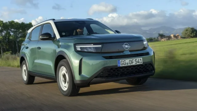 Opel Frontera se vejde s navigací a kamerou pod půl milionu. Láká na akční cenu i delší záruku