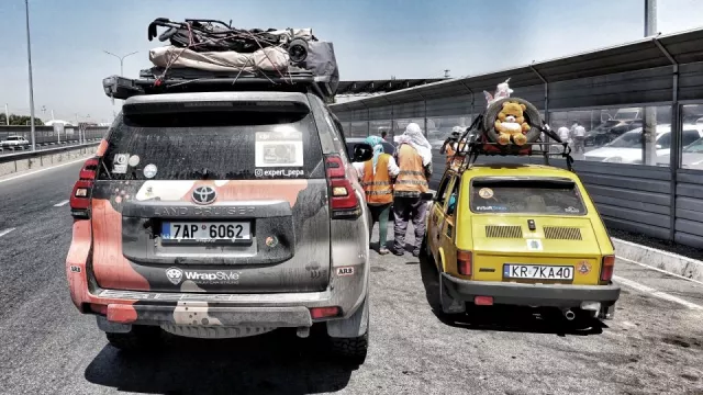 Troufnete si? Podmínka této rallye zní - žádná čtyřkolka a motor maximálně o objemu 1000 ccm