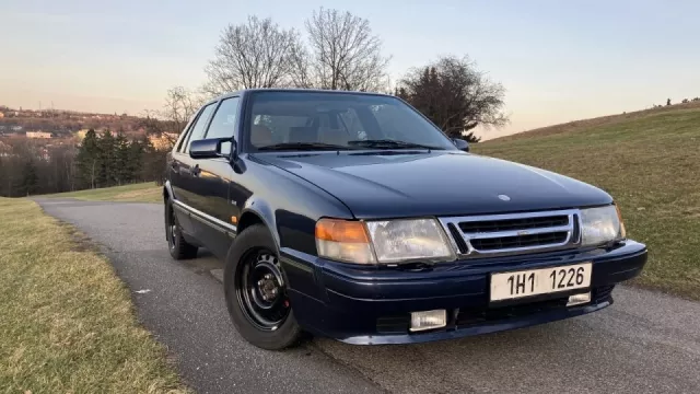 Retro: Test 30 let starého Saabu 9000. Příjemné auto na každý den má svá specifika