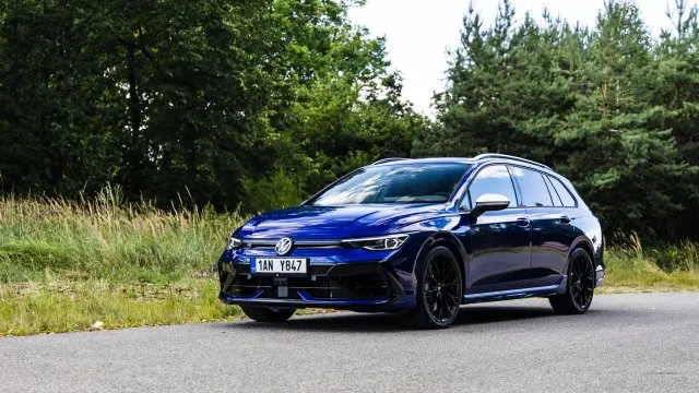 Rychlý kombík je sporťák pro rodiny. Českou Škodu Octavia RS strčí do kapsy pokročilejší technikou