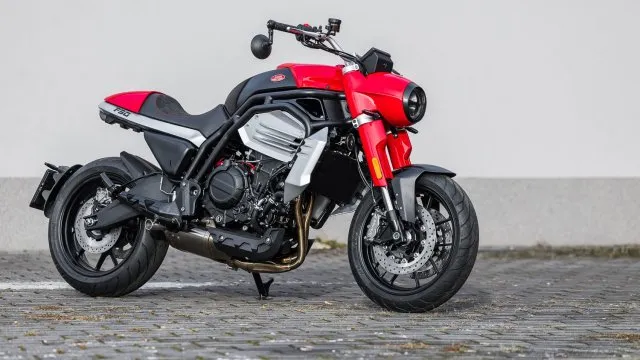 Nová Jawa 730 Twin se poprvé odhaluje. Měla by stát do 200 tisíc a dostane i silnějšího sourozence