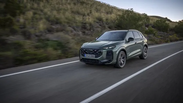 První jízda s novým Audi Q3: Základní patnáctistovka bohatě stačí, jedinou vadu mají i škodovky