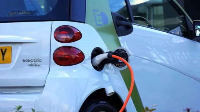 Na nové dobíjecí stanice elektromobilů půjde dalších 130 milionů