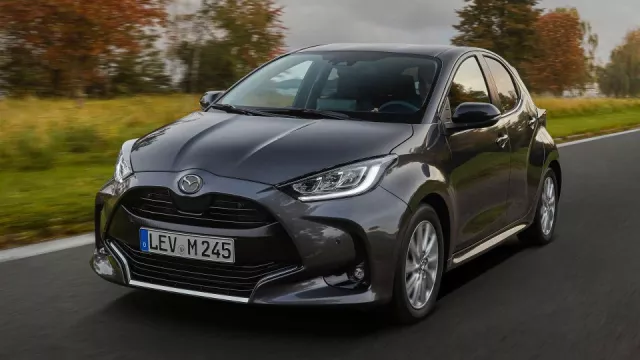 Toto auto není Toyota Yaris. Přesto s ní má téměř všechno společné, až na jeden detail