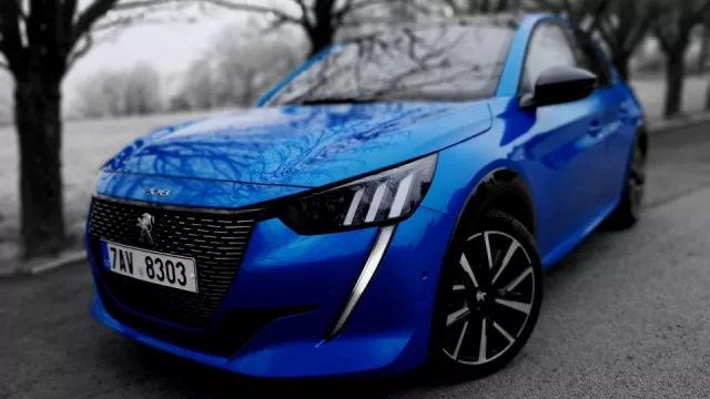 Nový Peugeot 208 není jen sexy nákupní taška. Jak se jezdilo s avantgardním Francouzem?