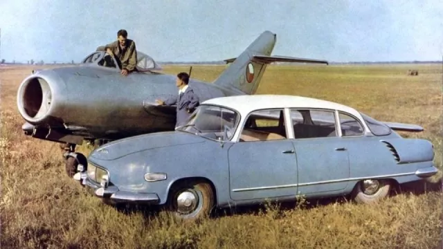 Retro: Slavná limuzína pro komunistické papaláše i závodila. Tatra 603 dnes vyjde na miliony