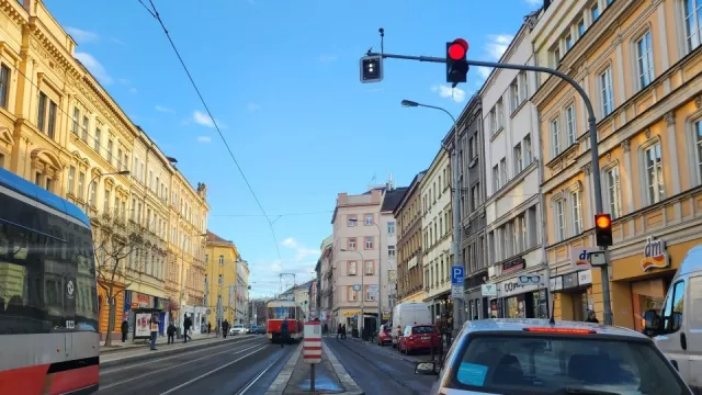 Tento zvláštní semafor vyškolí i zkušeného řidiče. Lidé často nevědí, jak funguje