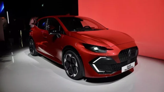 Renault Clio má nově pod kapotou osmnáctistovku. Připlatíte si ovšem desítky tisíc korun