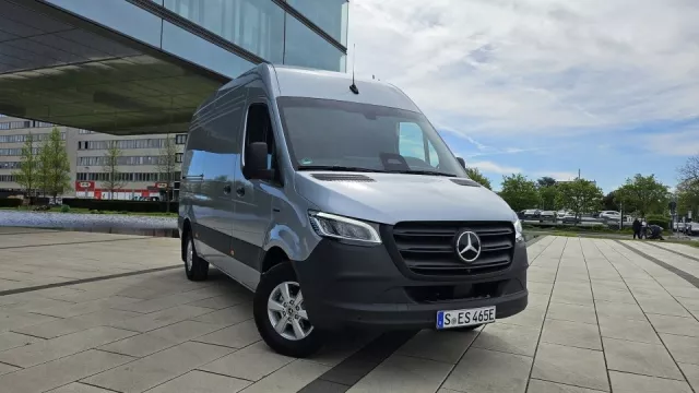 Nová elektrická dodávka od Mercedesu je u českých firem k roztrhání. Řídili jsme ji