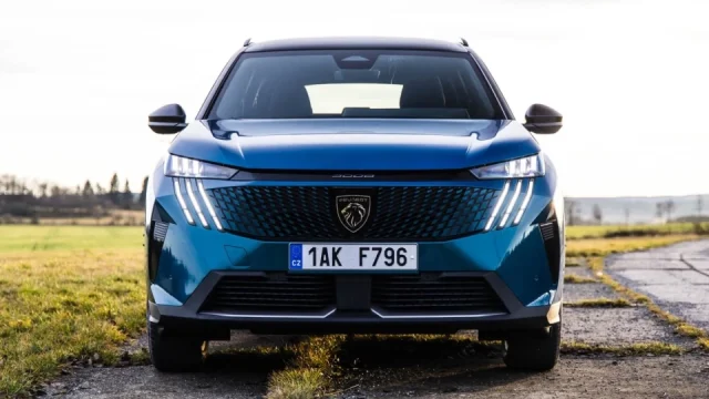 Peugeot zlevnil o desítky tisíc. Letní akce srazila ceny všech SUV i populárního rodinného modelu