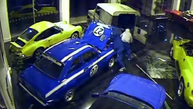 VIDEO: Z autosalonu ukradli vzácné auto za 48 sekund