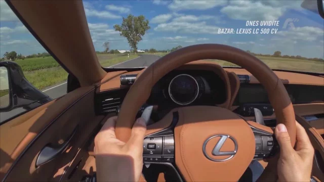 Je čas koupit kabriolet, naučit se smykovat a připravit lak auta na zimu. Nový Autosalon připraven