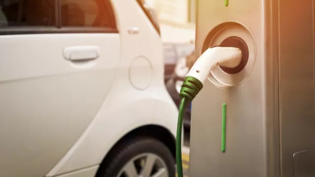 Česko chystá podporu elektromobilů. Dálnice budou mít zadarmo