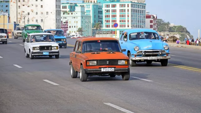 Jako trampolína! Tahle Lada má nejhorší tlumiče světa