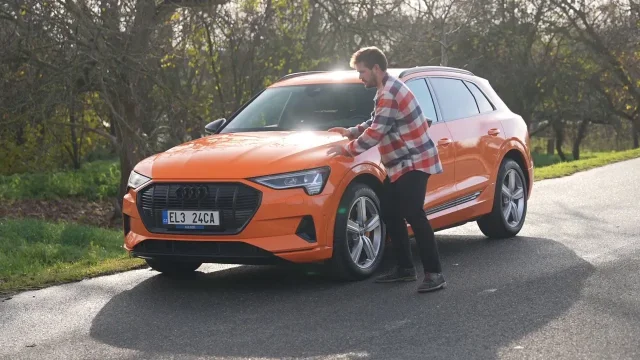 Před čtyřmi lety dva miliony, dnes 600 tisíc. Ojeté Audi nabízí za málo peněz opravdový luxus