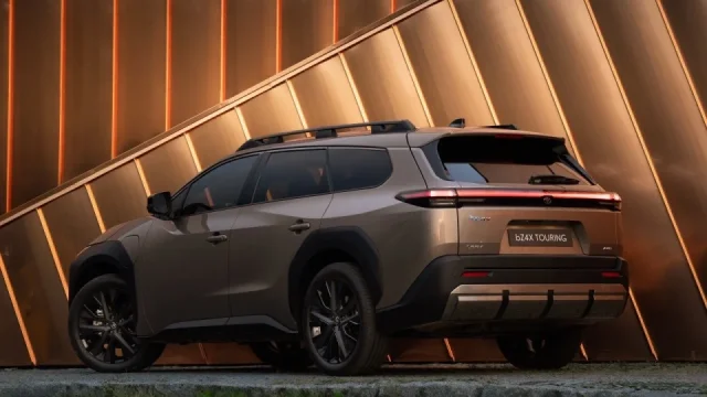 Toyota možná objevila cestu k českým chatařům. Začala prodávat elektromobil s obrovským kufrem