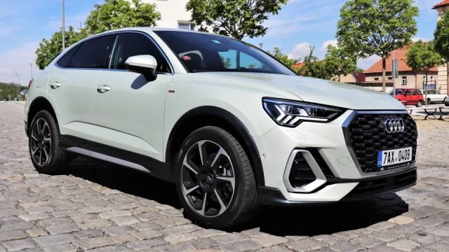 Test Audi Q3 Sportback 45 TFSI quattro: Stylovému SUV nechutnala sportovní jízda a větší nerovnosti