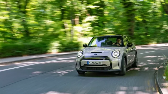 Seznam nejspolehlivějších ojetých elektromobilů: Tesla je poslední, Enyaq zklamal a nejlepší je Mini