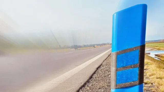 Modrá dopravní značka je teď důležitější než kdy dřív. Někteří řidiči ale stále netuší, co znamená