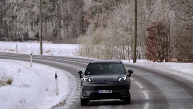 Recenze Lynk & Co 08 PHEV